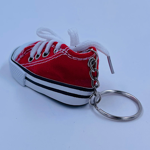 Converse sko kondisko sko med snørebånd flotte farver nøgleringe sjove fidget toys rød ring.dk
