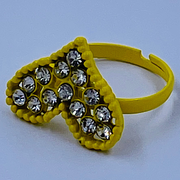 Hjertering med mange diamanter Justerbar lakeret ring Børnering Gul ring med diamantsten Hjertering med mange diamanter Justerbar lakeret ring Børnering Gul ring med diamantsten