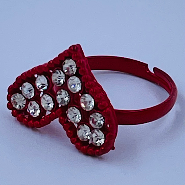 Hjertering med mange diamanter Justerbar lakeret ring Børnering Rød ring med diamantsten Hjertering med mange diamanter Justerbar lakeret ring Børnering Rød ring med diamantsten