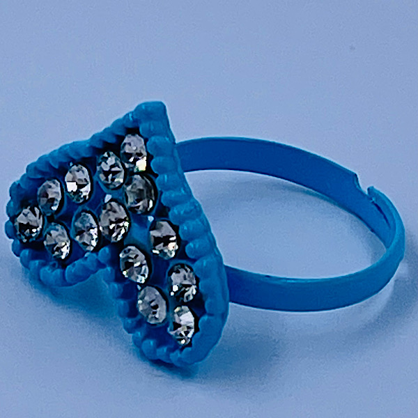 Hjertering med mange diamanter Justerbar lakeret ring Børnering Turkis ring med diamanter Hjertering med mange diamanter Justerbar lakeret ring Børnering Turkis ring med diamanter